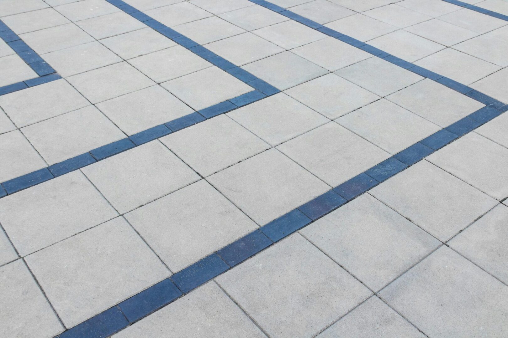 pawel-czerwinski-hmdl75br6jI-unsplash A close up of the floor tiles with blue lines